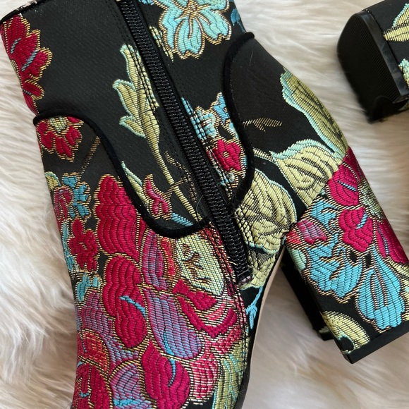 Marc Fisher womens tapestry booties Size 6.5 - Picture 6 of 10